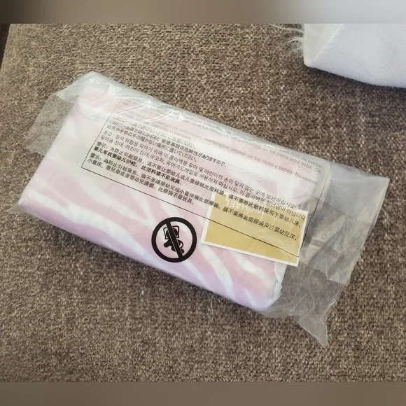 Greenwich Medium Zebra Signature Logo Wallet In Dragonfruit Hot Pink Billfold